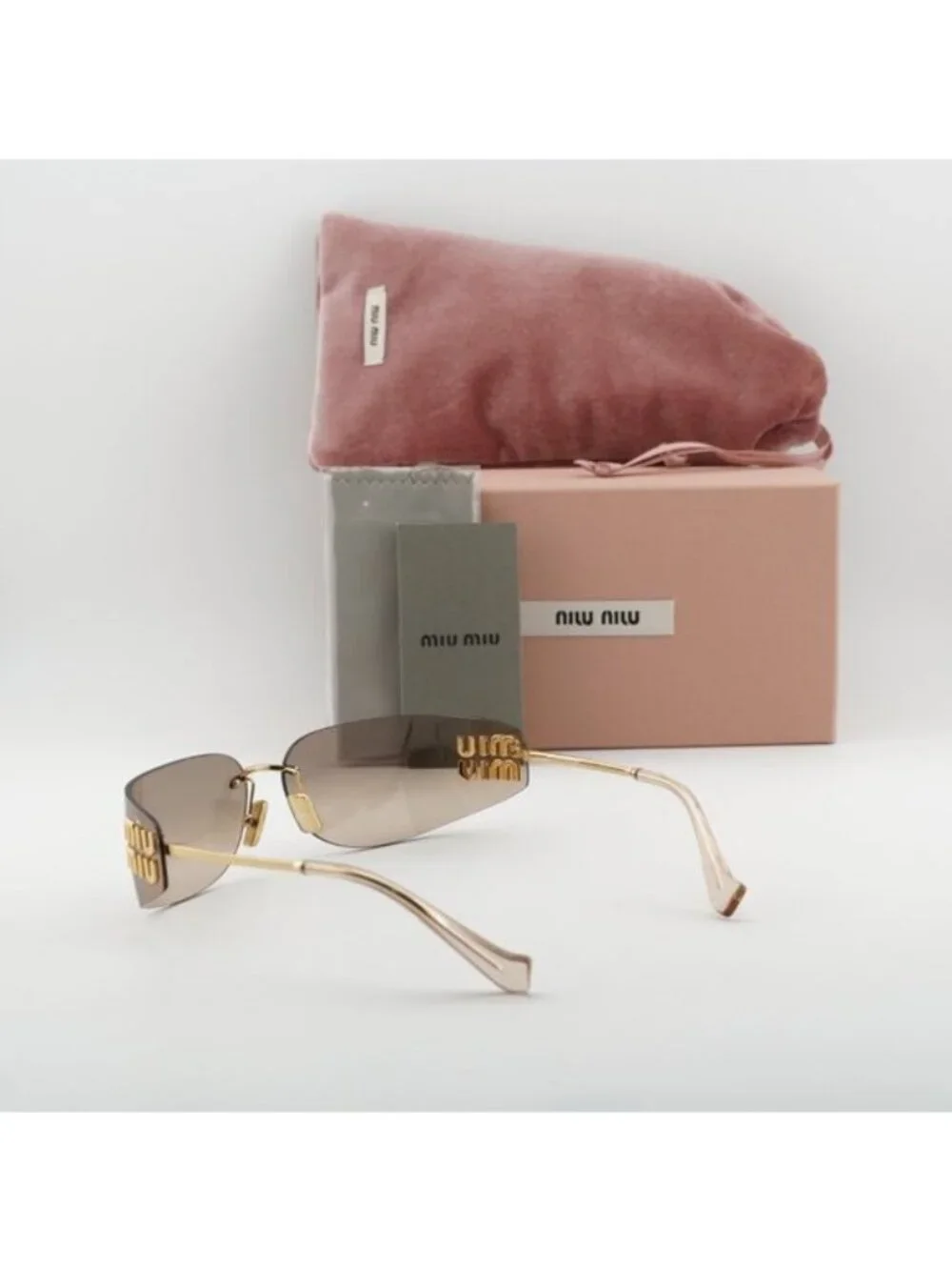 Miu Miu model mua51s